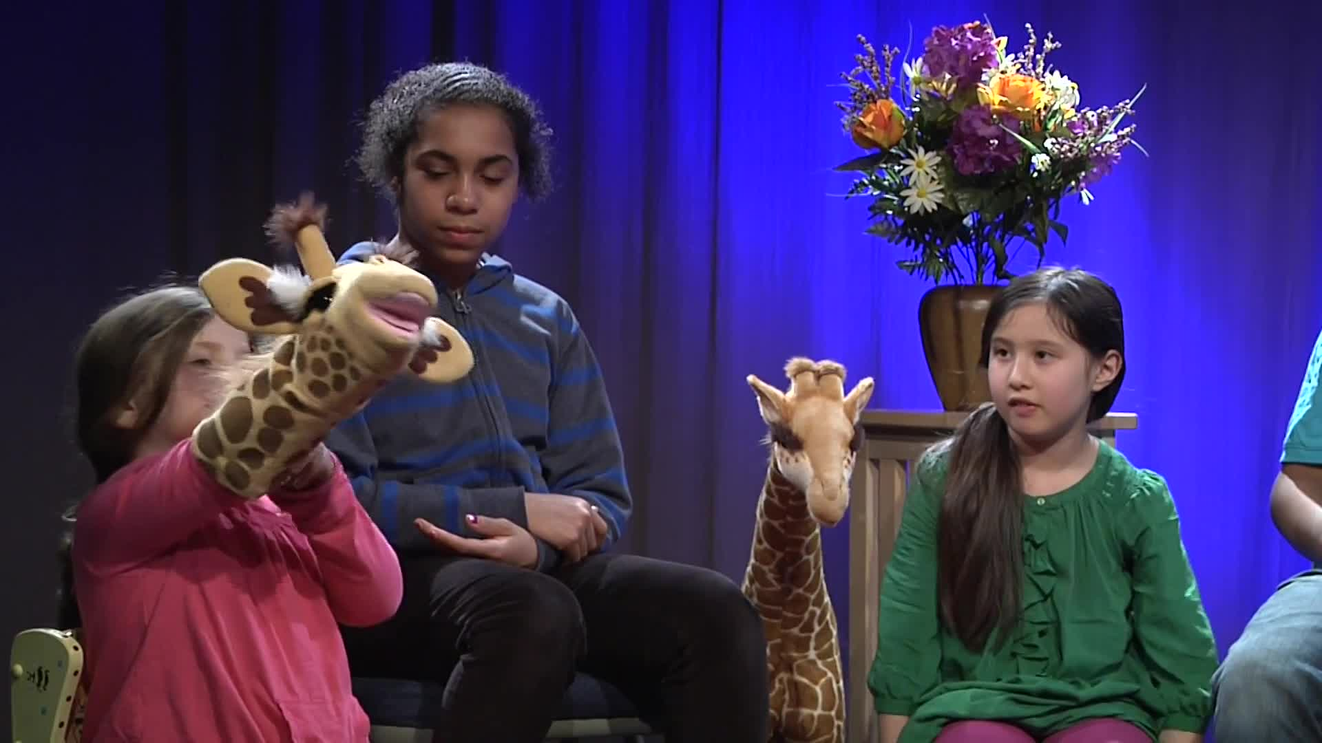 Thumbnail image for The Curious Giraffe Show