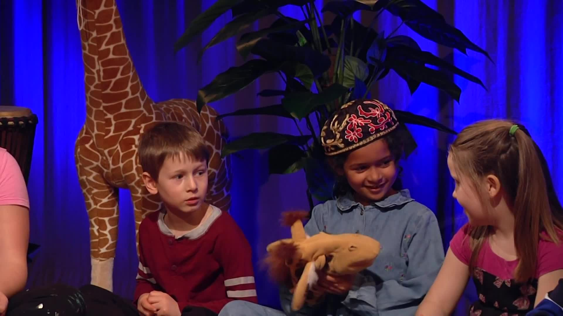 Thumbnail image for The Curious Giraffe Show